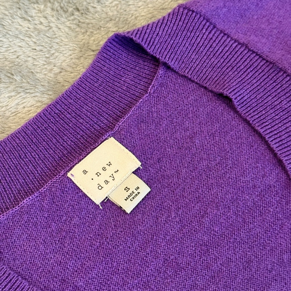 a new day Purple V-Neck Sweater (Size S)
